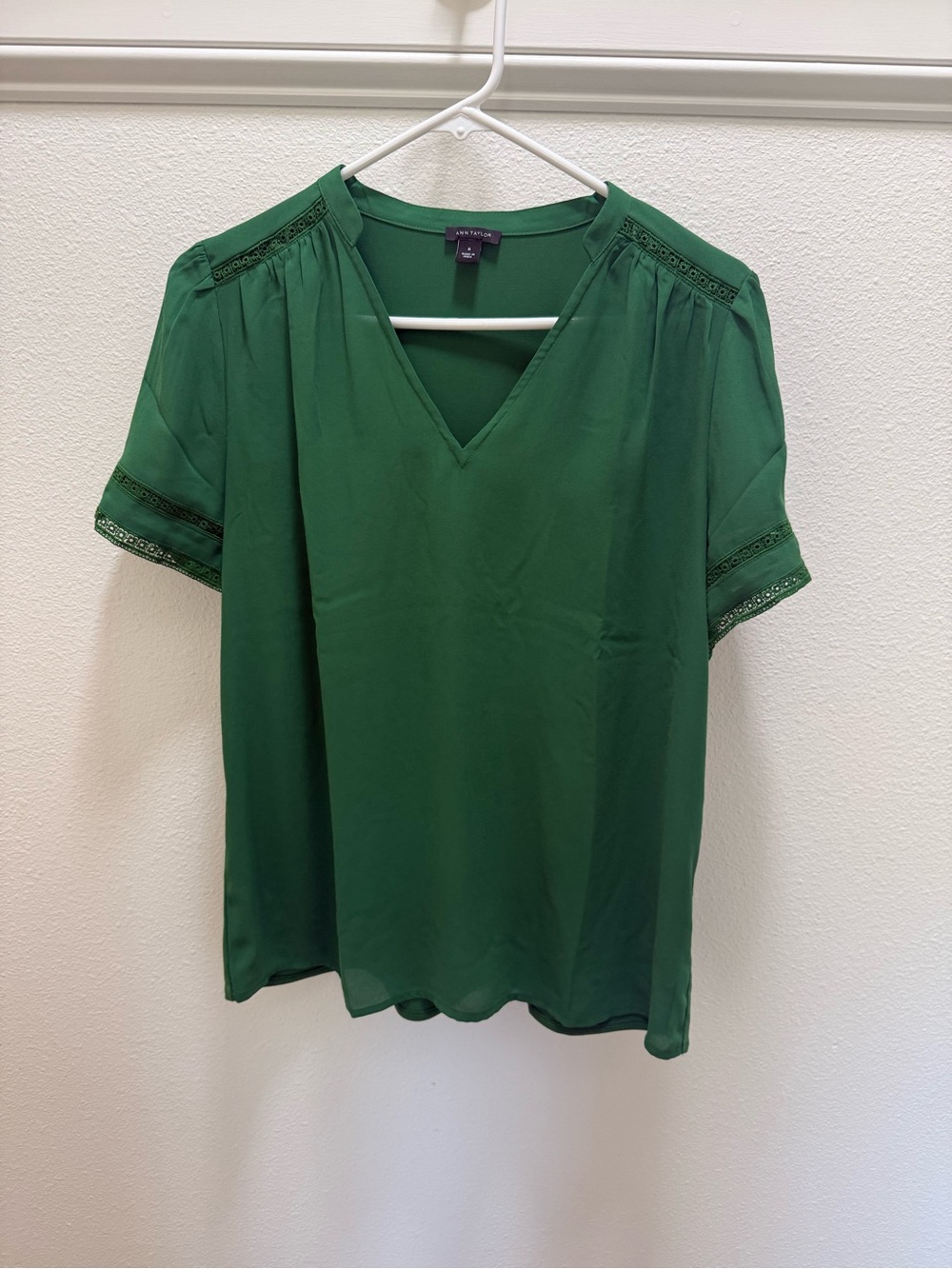 Ann Taylor Green V-Neck Short Sleeve Lace-Trim Blouse